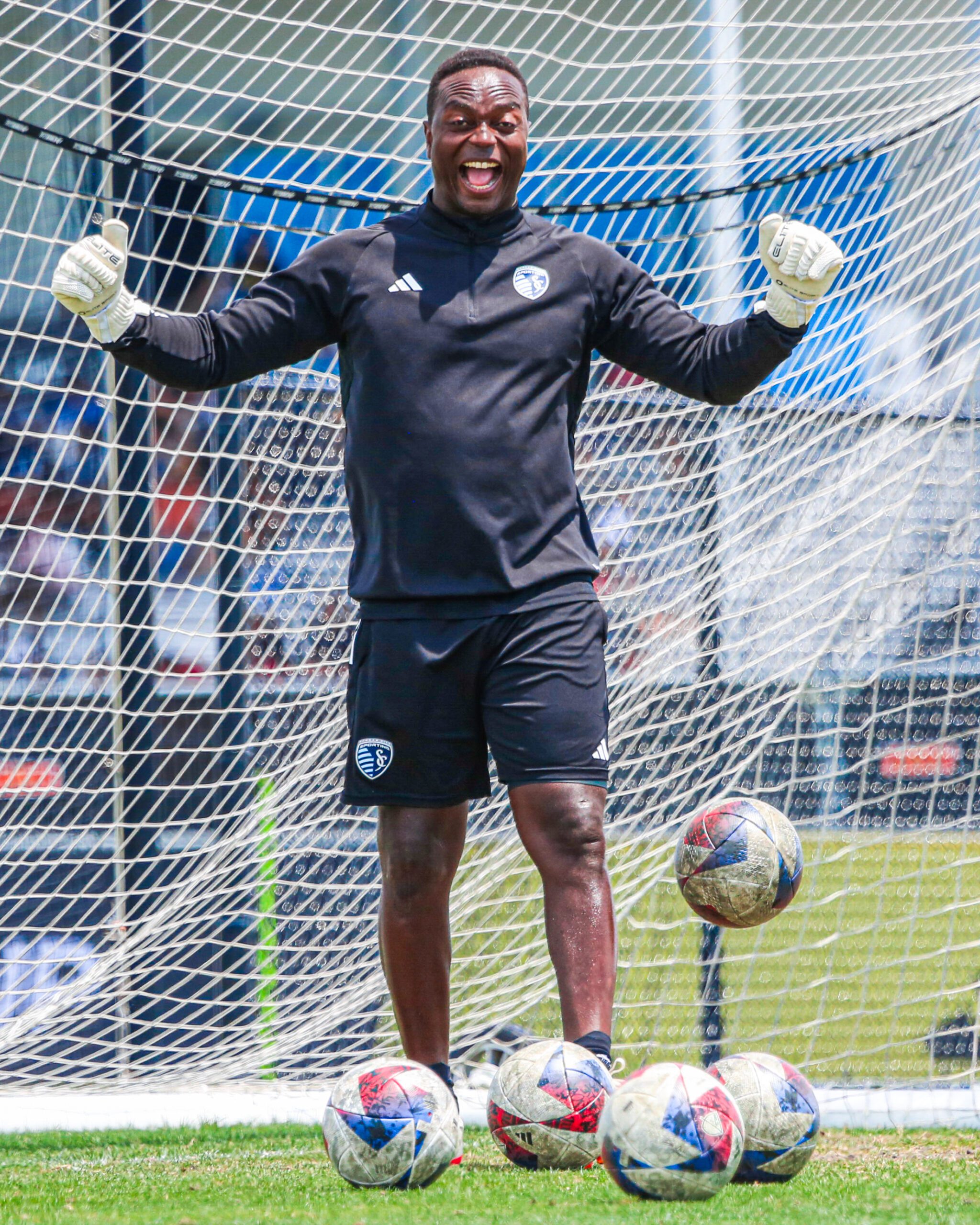 carlos ortiz celebrating